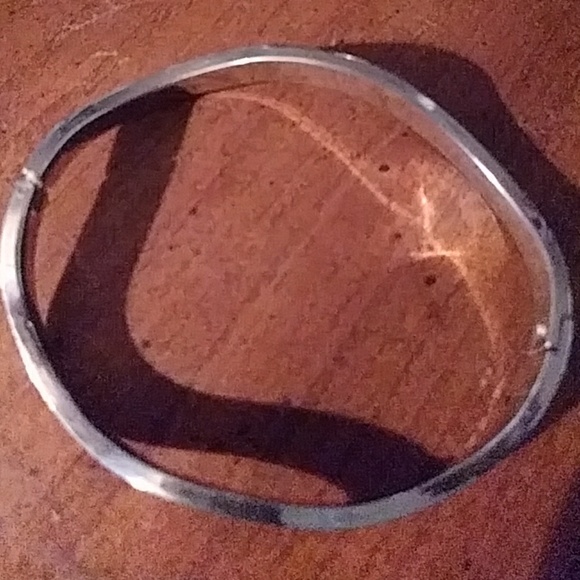 SALE!Vintage S.S. wavy oval shaped 925 hinged bangle bracelet 1 ONLY LEFT! - Picture 2 of 8